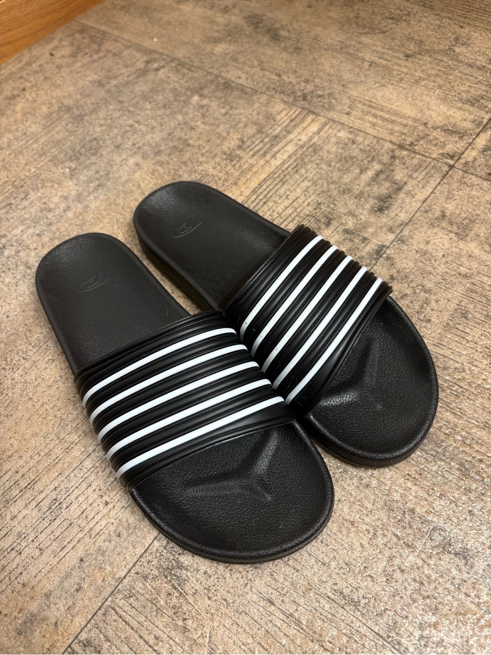 Men’s Black and White Striped Slides Size 8/9
